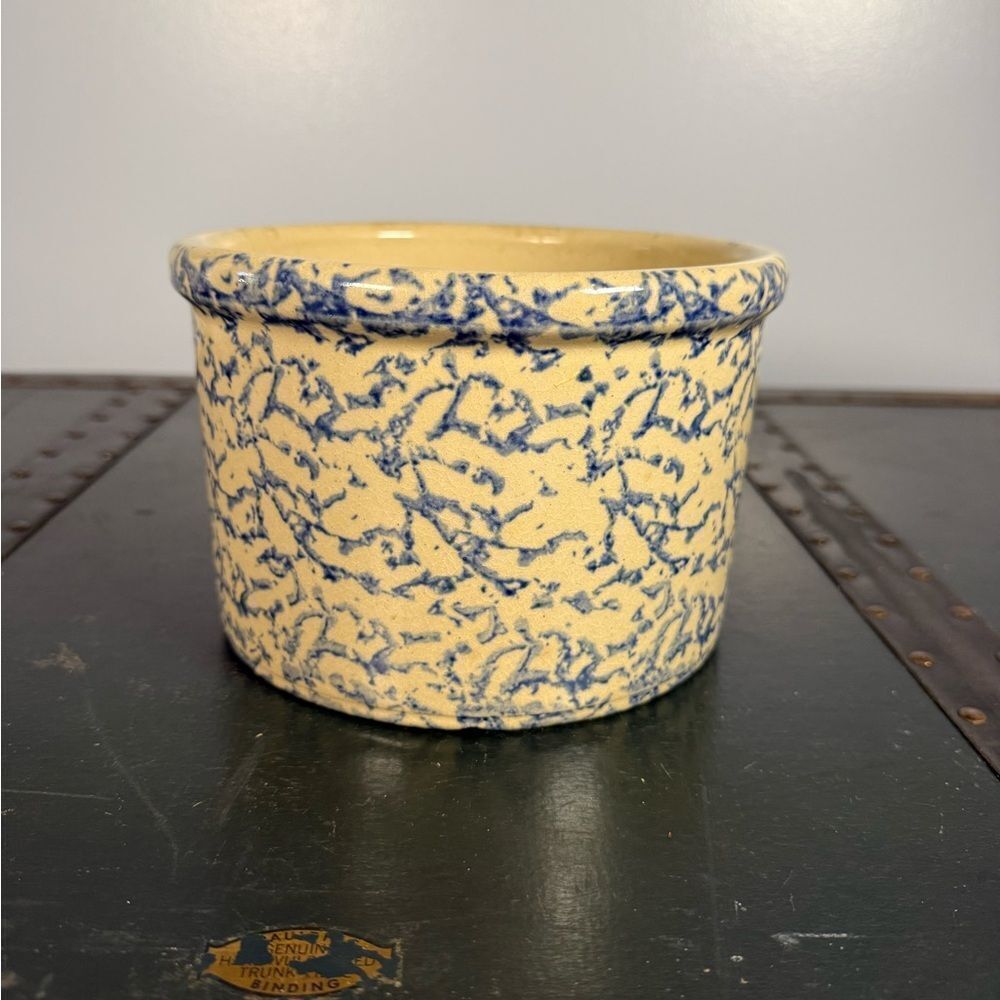 Vtg RRP Co.1 Qt Low 4 1/2” Blue Spongeware Pottery Crock Jar Roseville Ohio USA
